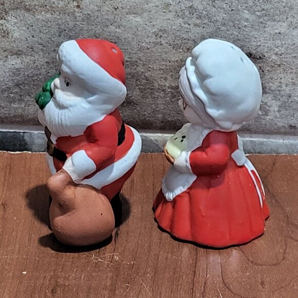 Vintage Santa Claus & Mrs Claus Ceramic Salt & Pepper Shaker Set - Picture 7 of 9
